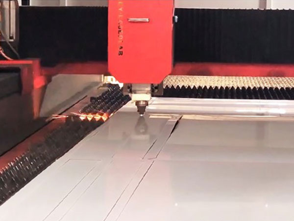laser-cutting-machine